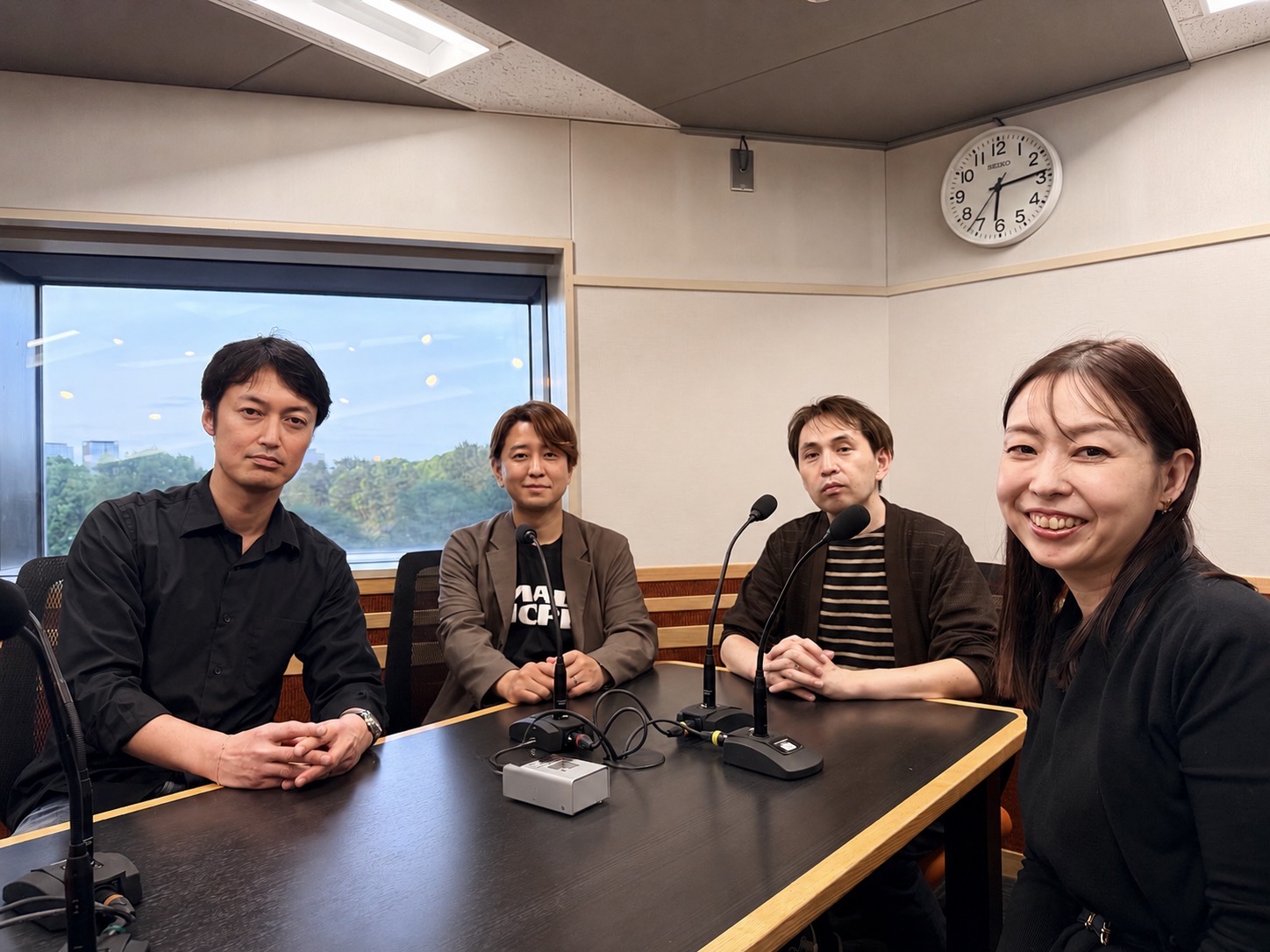 番組パーソナリティ3名とナビゲーター