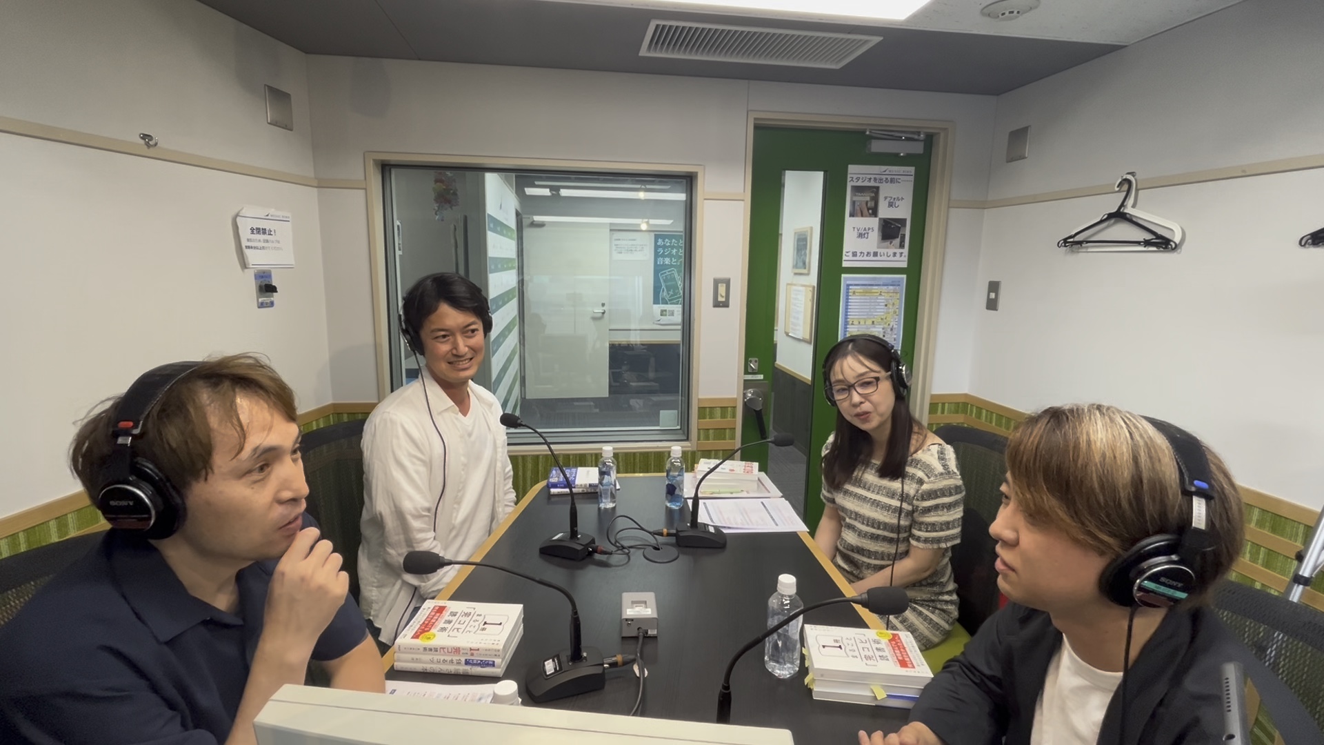 収録中の編集長3名とナビゲーター