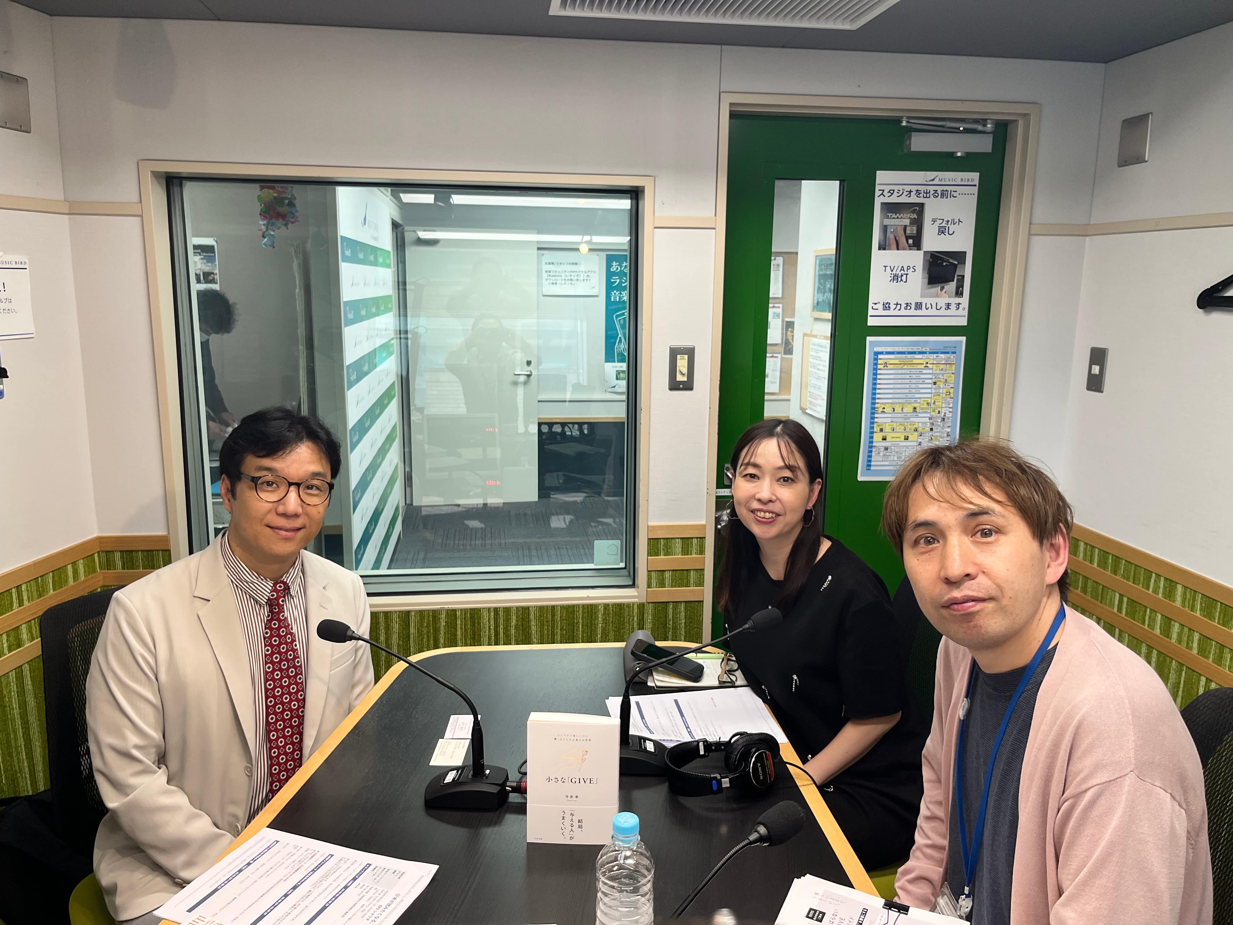 収録中の今井 孝 氏と矢島和郎編集長